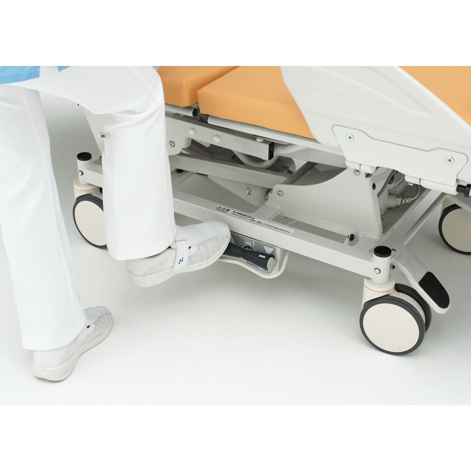 フットスイッチ LU411F-Y206LU411F-Y206(24-8633-12)【オカムラ池袋支店】(販売単位:1)(オカム